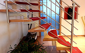 Beispiel einer Treppe mit Geländer